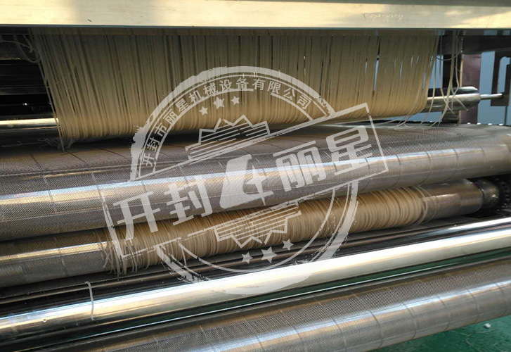 24幼时陆续工作！宏胜国际|Home机械商用粉条机助力批量出产