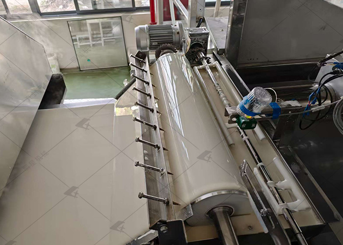 宏胜国际|Home1.5吨方便粉丝出产线落地泌阳县，试机进行中